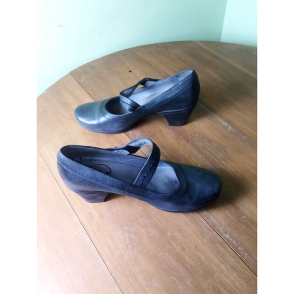 Women's Abeo Black Mary Jane Heels, size 11 - Picture 2 of 8